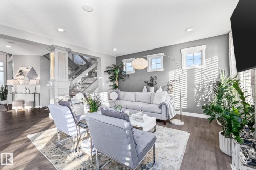 4210 Veterans Way, Edmonton, AB - Indoor Photo Showing Living Room