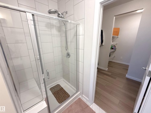 22114 81A Avenue, Edmonton, AB - Indoor Photo Showing Bathroom