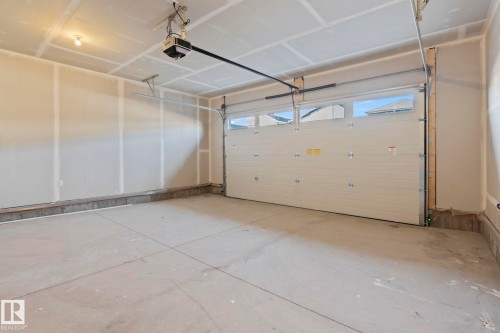 18215 94 Street, Edmonton, AB - Indoor Photo Showing Garage