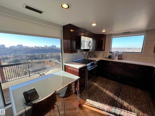 904 11503 100 Avenue, Edmonton, AB - Indoor Photo Showing Kitchen