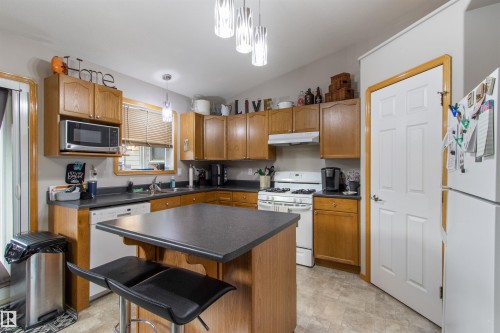 3924 44 Ave, Drayton Valley, AB - Indoor Photo Showing Kitchen With Double Sink