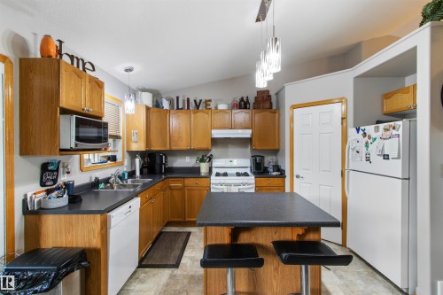 3924 44 Ave, Drayton Valley, AB - Indoor Photo Showing Kitchen With Double Sink