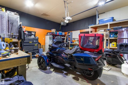 3924 44 Ave, Drayton Valley, AB - Indoor Photo Showing Garage