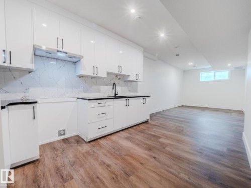 Edmonton, AB - Indoor Photo Showing Kitchen