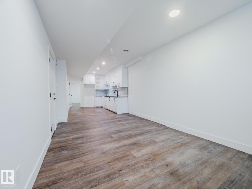 Edmonton, AB - Indoor Photo Showing Other Room