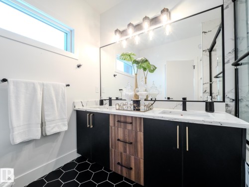 7607 98 Avenue, Edmonton, AB 