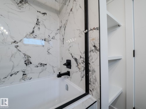 7607 98 Avenue, Edmonton, AB - Indoor Photo Showing Bathroom