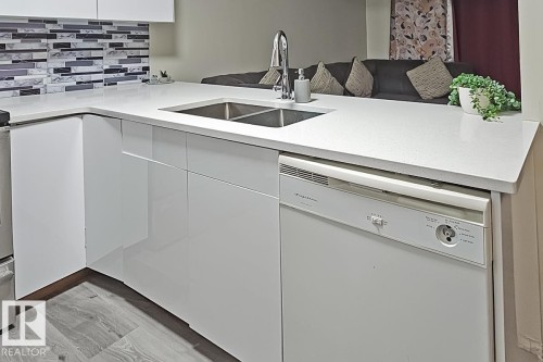 5531 163 Avenue, Edmonton, AB - Indoor Photo Showing Kitchen With Double Sink