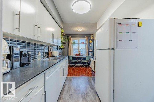 1 8005 144 Avenue, Edmonton, AB - Indoor Photo Showing Kitchen