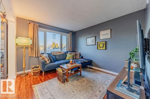 1 8005 144 Avenue, Edmonton, AB - Indoor Photo Showing Living Room