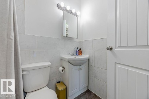1 8005 144 Avenue, Edmonton, AB - Indoor Photo Showing Bathroom