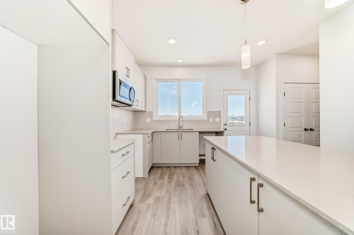 6423 63 Street, Beaumont, AB - Indoor Photo Showing Kitchen With Upgraded Kitchen