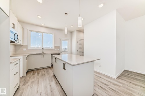 6423 63 Street, Beaumont, AB - Indoor Photo Showing Kitchen With Upgraded Kitchen