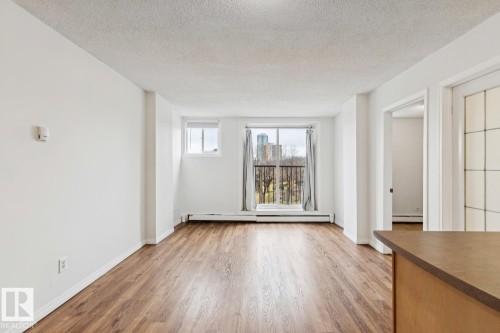 402 9730 106 Street, Edmonton, AB - Indoor Photo Showing Other Room