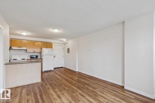 402 9730 106 Street, Edmonton, AB - Indoor Photo Showing Kitchen