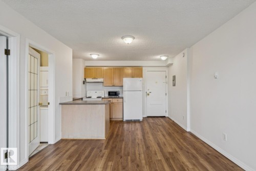 402 9730 106 Street, Edmonton, AB - Indoor Photo Showing Kitchen