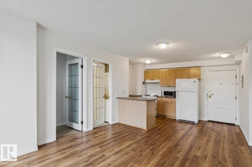 402 9730 106 Street, Edmonton, AB - Indoor Photo Showing Kitchen