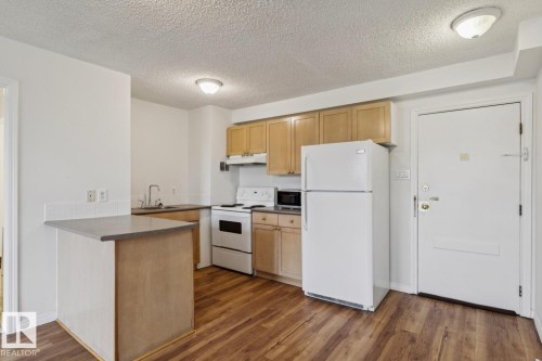 402 9730 106 Street, Edmonton, AB - Indoor Photo Showing Kitchen