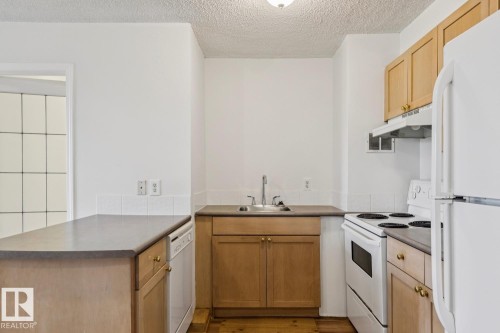 402 9730 106 Street, Edmonton, AB - Indoor Photo Showing Kitchen
