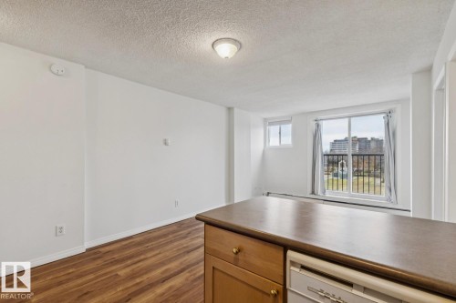 402 9730 106 Street, Edmonton, AB - Indoor Photo Showing Kitchen