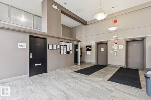 402 9730 106 Street, Edmonton, AB - Indoor Photo Showing Other Room