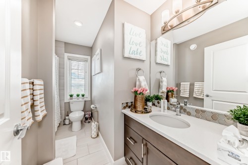 2012 200 Street, Edmonton, AB - Indoor Photo Showing Bathroom