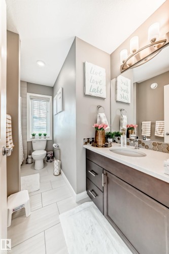 2012 200 Street, Edmonton, AB - Indoor Photo Showing Bathroom