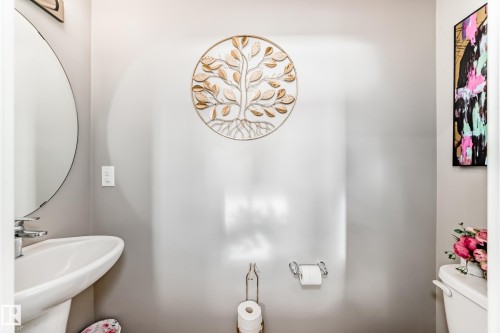 2012 200 Street, Edmonton, AB - Indoor Photo Showing Bathroom