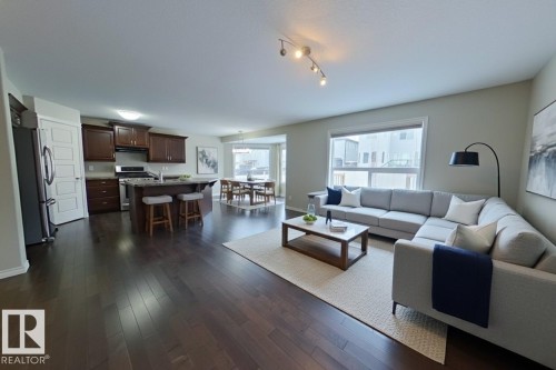 1117 59A Street, Edmonton, AB - Indoor Photo Showing Living Room