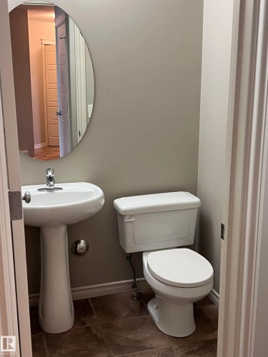 1117 59A Street, Edmonton, AB - Indoor Photo Showing Bathroom