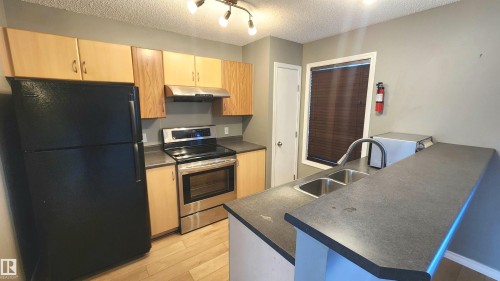 5063 Stanton Drive, Edmonton, AB - Indoor Photo Showing Kitchen With Double Sink
