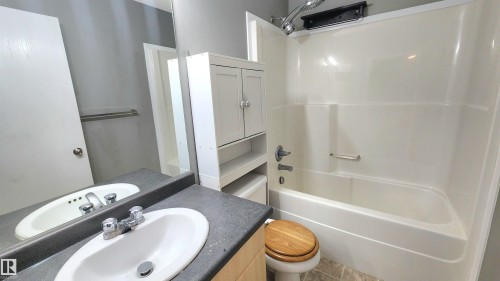 5063 Stanton Drive, Edmonton, AB - Indoor Photo Showing Bathroom