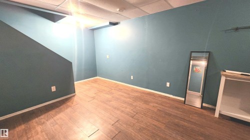 5063 Stanton Drive, Edmonton, AB - Indoor Photo Showing Other Room