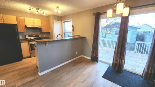 5063 Stanton Drive, Edmonton, AB - Indoor Photo Showing Kitchen