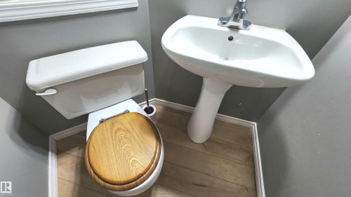 5063 Stanton Drive, Edmonton, AB - Indoor Photo Showing Bathroom