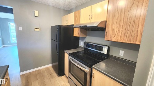 5063 Stanton Drive, Edmonton, AB - Indoor Photo Showing Kitchen