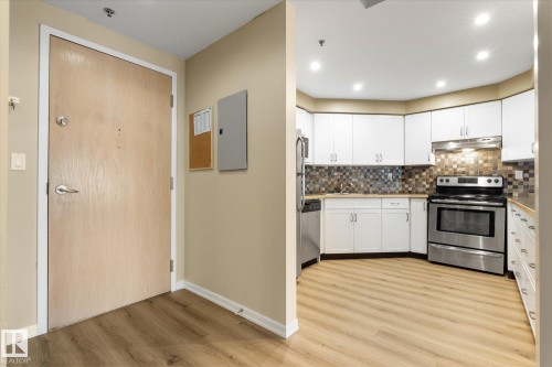 114 2011 137 Avenue, Edmonton, AB - Indoor Photo Showing Kitchen