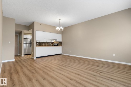 114 2011 137 Avenue, Edmonton, AB - Indoor Photo Showing Other Room