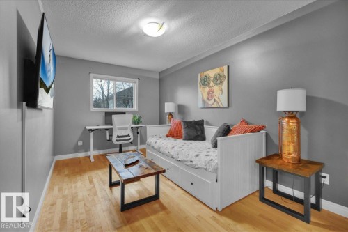 1144 Wedgewood Boulevard, Edmonton, AB - Indoor Photo Showing Living Room