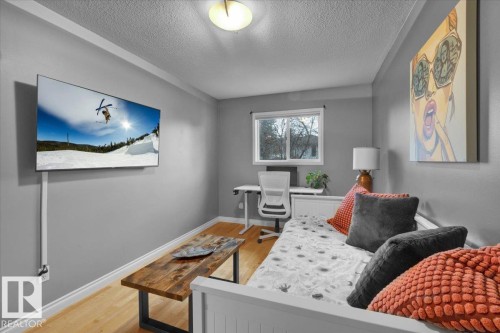 1144 Wedgewood Boulevard, Edmonton, AB - Indoor Photo Showing Bedroom