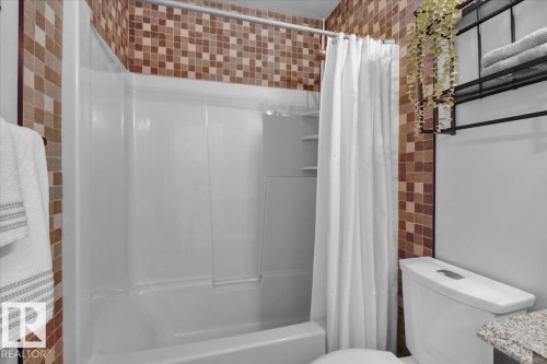 1144 Wedgewood Boulevard, Edmonton, AB - Indoor Photo Showing Bathroom