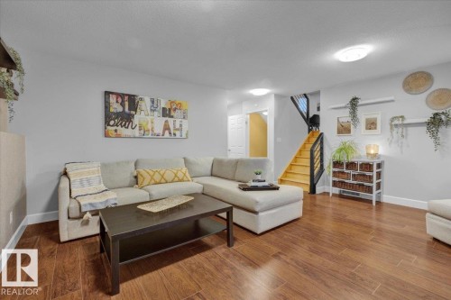 1144 Wedgewood Boulevard, Edmonton, AB - Indoor Photo Showing Living Room