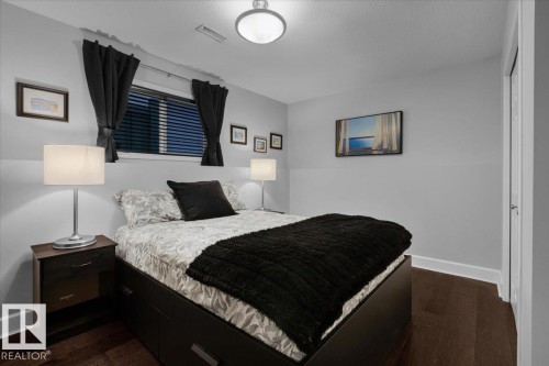 1144 Wedgewood Boulevard, Edmonton, AB - Indoor Photo Showing Bedroom