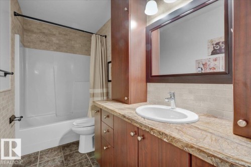 1144 Wedgewood Boulevard, Edmonton, AB - Indoor Photo Showing Bathroom