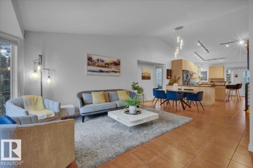 1144 Wedgewood Boulevard, Edmonton, AB - Indoor Photo Showing Living Room