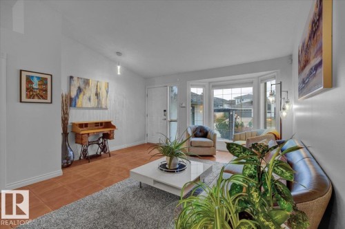 1144 Wedgewood Boulevard, Edmonton, AB - Indoor Photo Showing Living Room