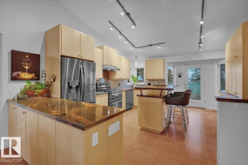 1144 Wedgewood Boulevard, Edmonton, AB - Indoor Photo Showing Kitchen