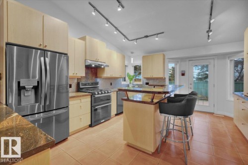 1144 Wedgewood Boulevard, Edmonton, AB - Indoor Photo Showing Kitchen With Double Sink