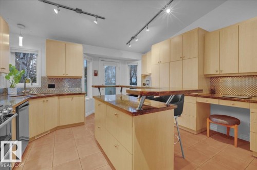 1144 Wedgewood Boulevard, Edmonton, AB - Indoor Photo Showing Kitchen