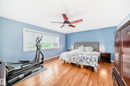 946 Wallbridge Place, Edmonton, AB - Indoor Photo Showing Bedroom